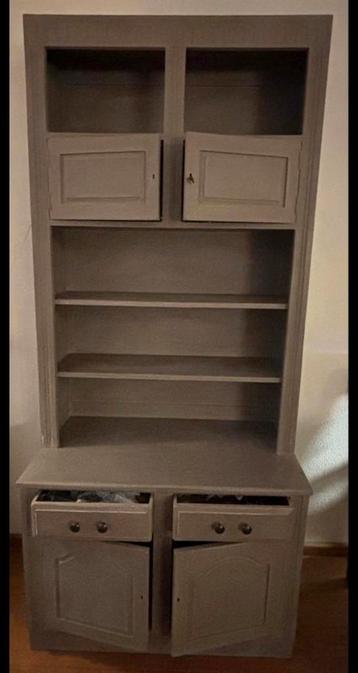 Hoge wandkast, 95 cm x 216 cm beschikbaar voor biedingen