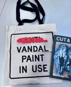 BANKSY Cut and Run - Boek en Tas, nieuw merchandise Set, Verzamelen, Nieuw, Ophalen of Verzenden, Boek, Tijdschrift of Artikel