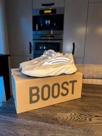 Adidas Yeezy Boost 700 v2 ‘Cream’ 42.5, Kleding | Heren, Ophalen of Verzenden, YEEZY, Wit, Zo goed als nieuw