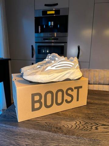 Adidas Yeezy Boost 700 v2 ‘Cream’ 42.5