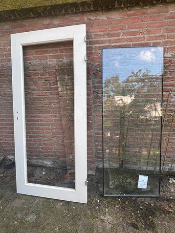Buitendeur nieuw met dubbelglas beschikbaar voor biedingen