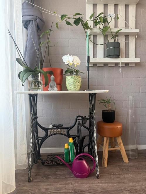 Vintage tafel te koop – met GRATIS planten, Huis en Inrichting, Tafels | Sidetables, Zo goed als nieuw, 50 tot 75 cm, 50 tot 100 cm