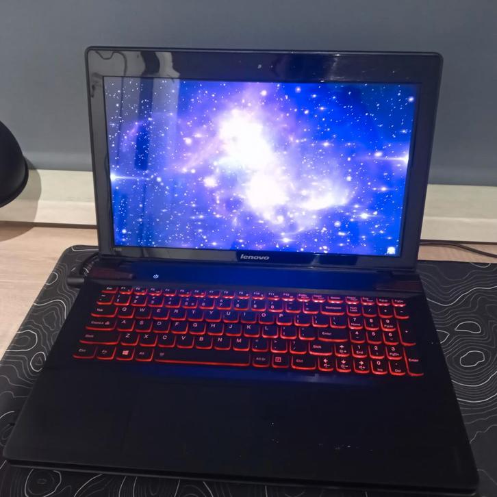 Laptop zwart Lenovo Ideapad Y500 + oplader., Computers en Software, Windows Laptops, Zo goed als nieuw, 15 inch, SSD, 2 tot 3 Ghz