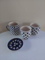 Bunzlau keramiek,Boleslawiec 3 bekers en 1 schoteltje, Ophalen of Verzenden, Keramiek, Overige stijlen, Kop(pen) en/of Schotel(s)