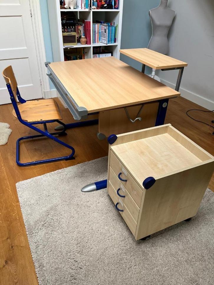 Children's desk, Huis en Inrichting, Bureaus, Gebruikt, Bureau, In hoogte verstelbaar, Met wielen, Ophalen