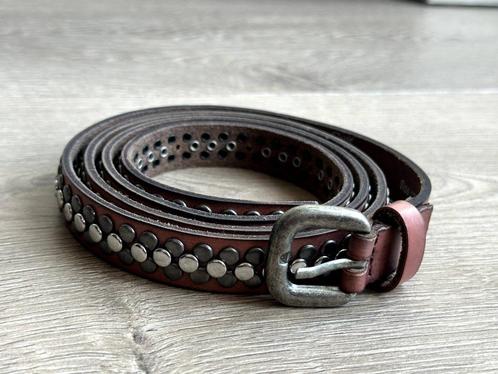 Petrol Industries bruin leren riem heupriem met studs 105 cm, Kleding | Dames, Riemen en Ceinturen, Nieuw, Heupriem, 100 cm of meer