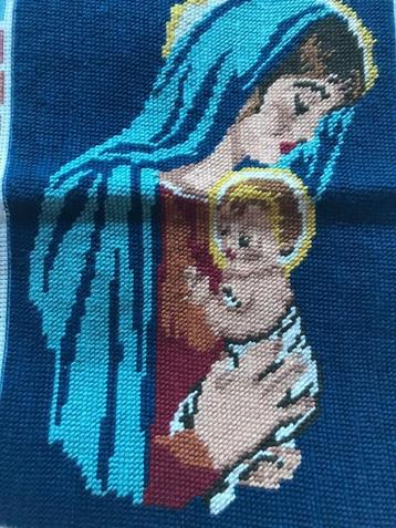 Borduurwerk wol maria met kindje jezus 33x21 CM beschikbaar voor biedingen