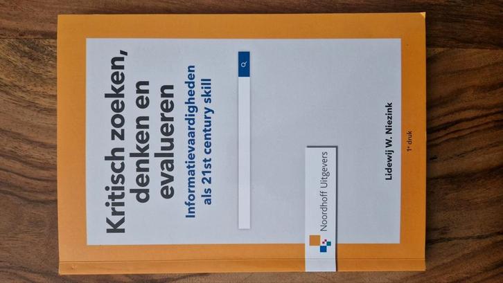 Lidewij w. Niezink - Kritisch zoeken, denken en evalueren, Boeken, Wetenschap, Zo goed als nieuw, Sociale wetenschap, Ophalen