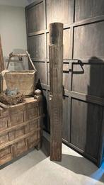 Robuuste oude houten pilaar uit India, Ophalen