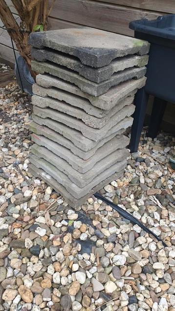 13 drainage tegels beton 30 x 30 beschikbaar voor biedingen