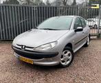 Peugeot 206 1.4 5Drs NAP Nieuwe Distributieriem +APK 2-2025, Origineel Nederlands, Te koop, Zilver of Grijs, 5 stoelen