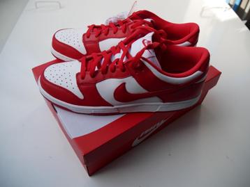 Nike Dunk low SP rood en wit maat 45 'university red' beschikbaar voor biedingen