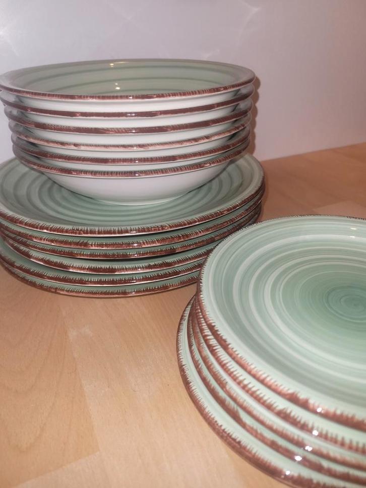 Quid Serviesset - 6 Borden, 6 ontbijtborden & 6 diepe borden, Huis en Inrichting, Keuken | Servies, Zo goed als nieuw, Compleet servies