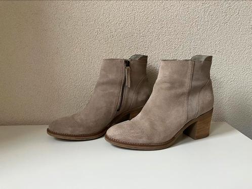 Mooie beige, zandkleurige laarsjes, laarzen met hak, Kleding | Dames, Schoenen, Zo goed als nieuw, Lage of Enkellaarzen, Beige
