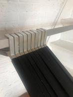 10 lichtmet.kledinghangers en rail van 98 cm, Ophalen, Zo goed als nieuw