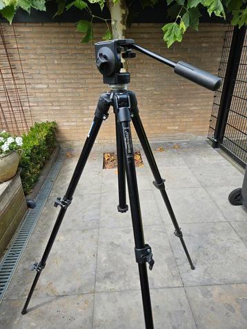 Zeer mooi Manfrotto statief 144B met kop #128LP beschikbaar voor biedingen