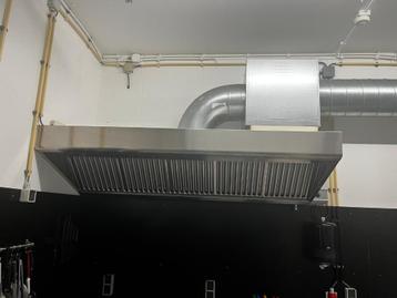 RVS afzuigkap incl. motor en verlichting. 2m breed. Horeca beschikbaar voor biedingen