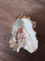 Oesterschelp met Roodborstje, Ophalen of Verzenden, Schelp(en)