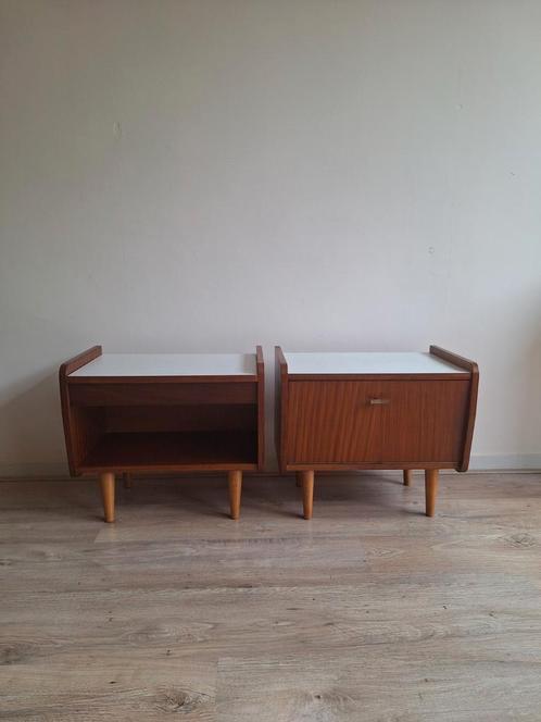 Mooie van Teeffelen stijl nachtkastjes, Huis en Inrichting, Slaapkamer | Nachtkastjes, Zo goed als nieuw, Minder dan 45 cm, Hout