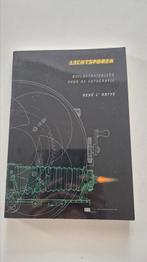 Lichtsporen  - René l'Ortye, Ophalen of Verzenden, Zo goed als nieuw, Overige onderwerpen