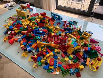Duplo - blokken - huis - poppen - auto's - trein beschikbaar voor biedingen