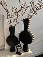 Twee Light & Living vazen - Stijlvol en modern, Huis en Inrichting, Woonaccessoires | Vazen, Overige materialen, Zwart, Ophalen of Verzenden