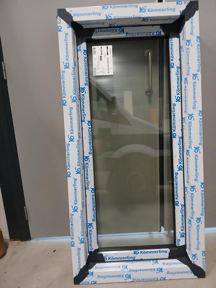 Nieuw Kömmerling kunststof raamkozijn met trippel glas., Doe-het-zelf en Verbouw, Kozijnen en Schuifpuien, Nieuw, Overige typen