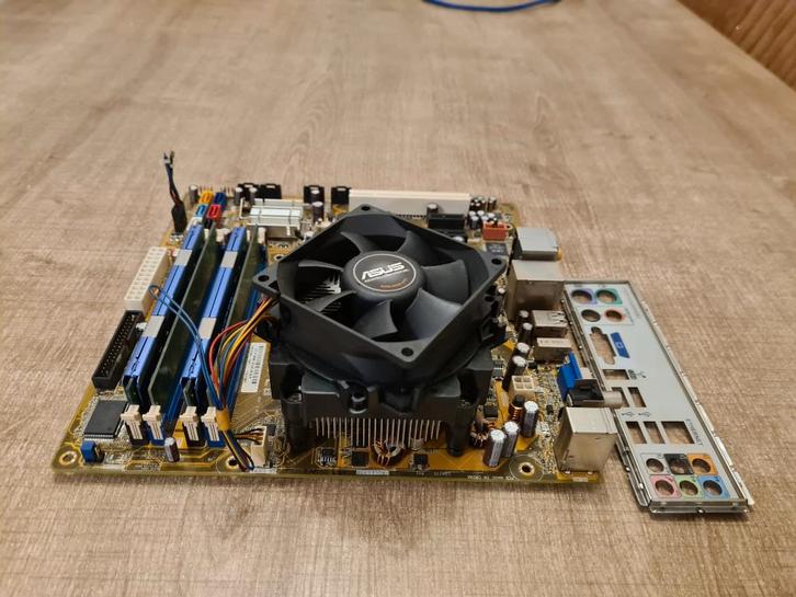 ASUS IPIBL-LB-goedwerkend moederbord-met processor-koeler, Computers en Software, Moederborden, Zo goed als nieuw, Intel, DDR2