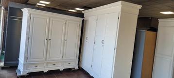 Slaapkamerkasten, kledingkasten, brocante garderobe kasten beschikbaar voor biedingen