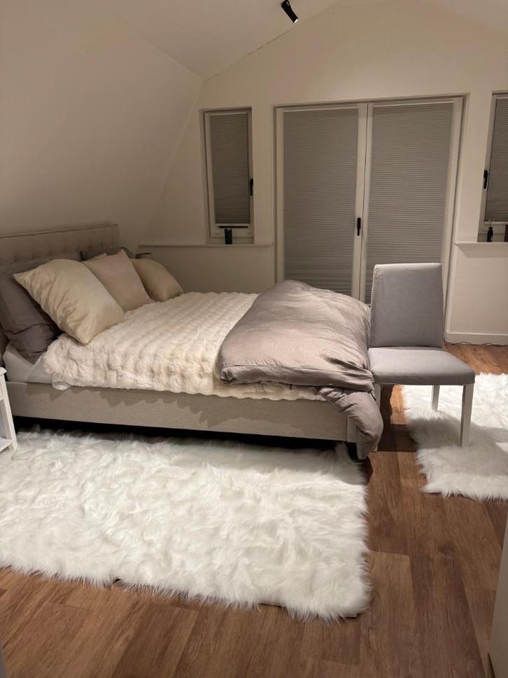 Bed frame with mattress and 2 nightstands, Huis en Inrichting, Slaapkamer | Bedden, Zo goed als nieuw, Tweepersoons, 160 cm, 200 cm
