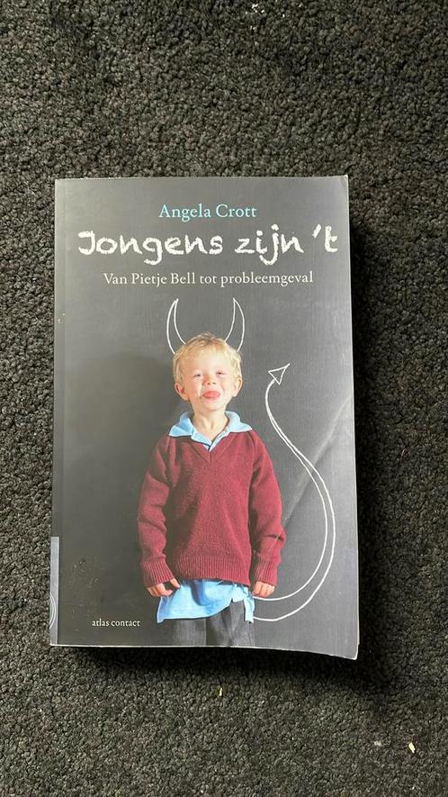 Angela Crott - Jongens zijn 't, Boeken, Zwangerschap en Opvoeding, Gelezen, Ophalen of Verzenden