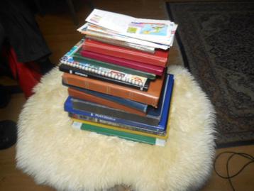 14 stokboeken/albums met wereldzegels en stapel fdc's  beschikbaar voor biedingen