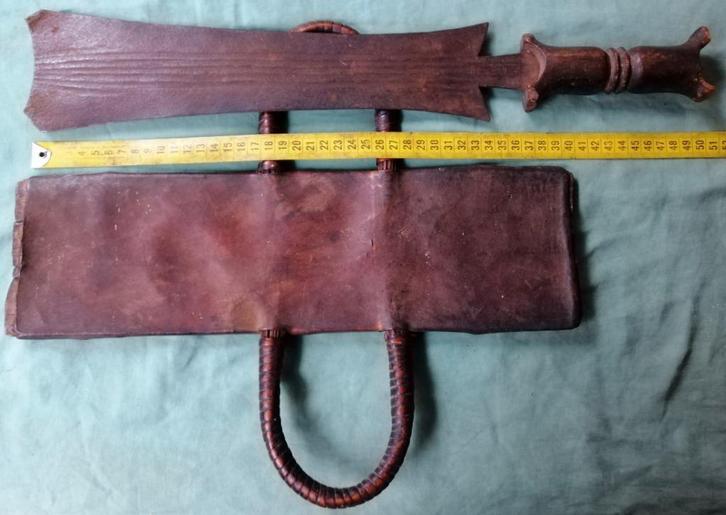 Afrikaans zwaard in schede - Bamileke - Cameroon, Antiek en Kunst, Kunst | Niet-Westerse kunst, Ophalen of Verzenden