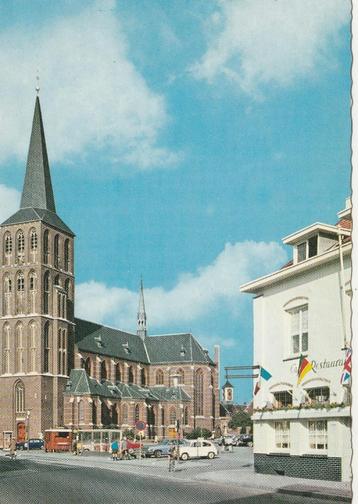 TEGELEN  Sint  Martinus Kerk met Fiat Opel enz.  beschikbaar voor biedingen