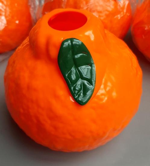 4 nieuwe kunststof bekers of vaasjes nog in de verpakking., Hobby en Vrije tijd, Feestartikelen, Ophalen