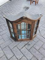 Eikenhouten wandkastje, Ophalen