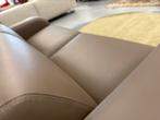 Nieuw Harvink de Baai Bank 2,5 Zits Bruin leer Design 214, Huis en Inrichting, Banken | Bankstellen, Harvink, Ophalen of Verzenden