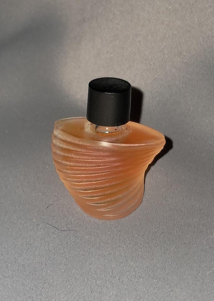 Volle parfum mini Montana peau, Verzamelen, Parfumverzamelingen, Zo goed als nieuw, Miniatuur, Gevuld, Ophalen of Verzenden