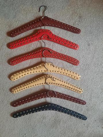 vintage kledinghangers 7stuks beschikbaar voor biedingen