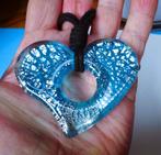 Blauwe glas hanger hart met zilver flecks zwart koord kettin, Gebruikt, Hart, Glas of Kristal, Verzenden