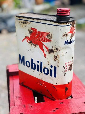 Vintage Mobil olie blik beschikbaar voor biedingen