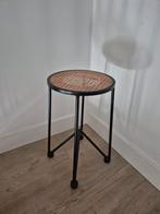 Rotan krukje webbing met zwart frame, Ophalen of Verzenden, Zo goed als nieuw, Hout