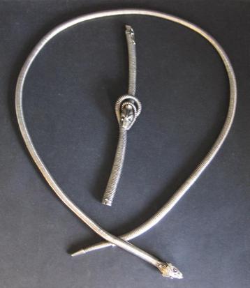 Armband en halsketting zilveren slangen beschikbaar voor biedingen