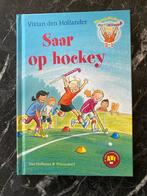 Saar op Hockey - Vivian den Hollander, Ophalen of Verzenden, Zo goed als nieuw, Fictie algemeen