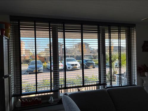Houten jaloezieën 50mm. Drie stuks met verschillende breedte, Huis en Inrichting, Stoffering | Gordijnen en Lamellen, Gebruikt