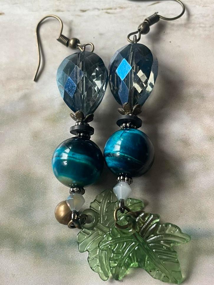 Feestelijke hangers, Sieraden, Tassen en Uiterlijk, Oorbellen, Nieuw, Hangers, Blauw, Met edelsteen, Met kristal, Ophalen of Verzenden