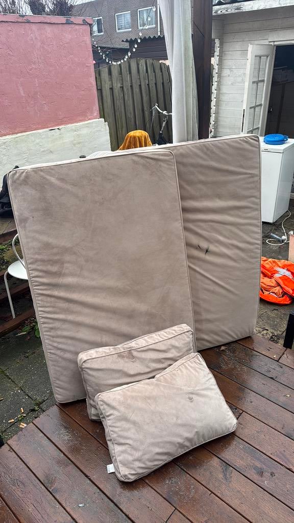 Twee grote palletkussens, 7 kleine kussens. Voor zitbank, Ophalen, Zo goed als nieuw