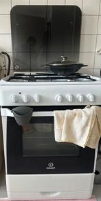 Gasfornuis wit Indesit, 4 kookzones, Vrijstaand, 85 tot 90 cm, Gebruikt