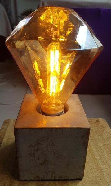 Lumidora tafellamp. H 24 cm. Voet 10 - 10 cm. Lampvoet beton beschikbaar voor biedingen