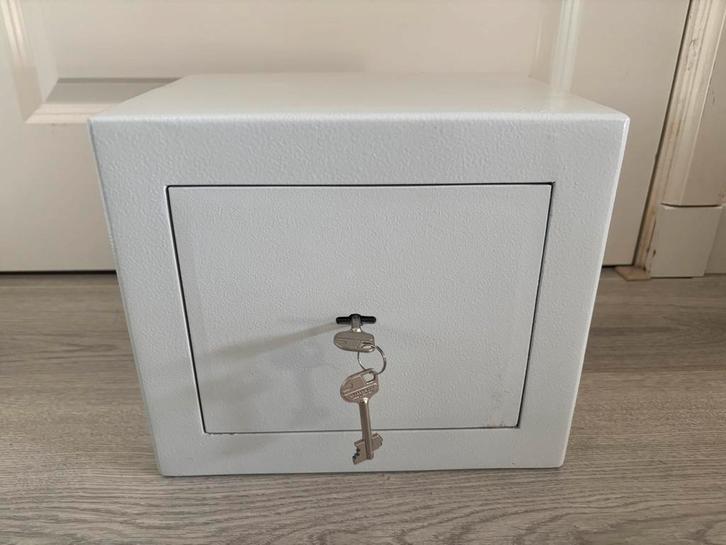 Z.G.A.N. compacte inbraakwerende en brandvertragende kluis, Huis en Inrichting, Brandblussers en Brandkasten, Zo goed als nieuw